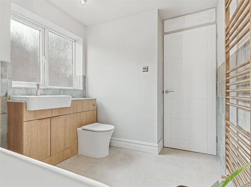 Property photo 3 of 12 Bathroom