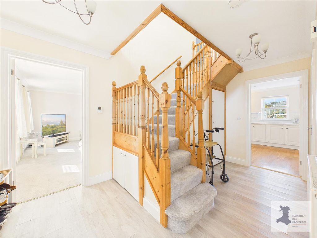 Property photo 3 of 40 Hallway