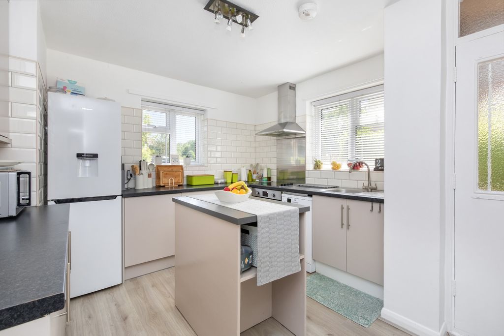 Property photo 2 of 13 5254094