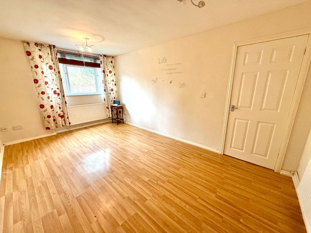 Property photo 3 of 22 5057062