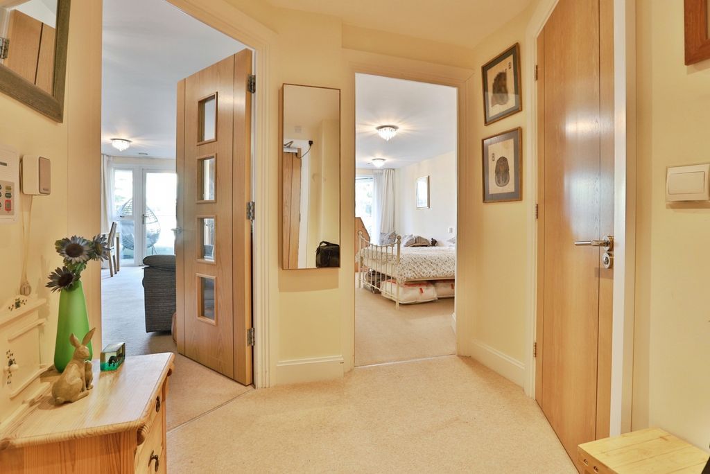 Property photo 2 of 21 Pbox-Img.Jpg