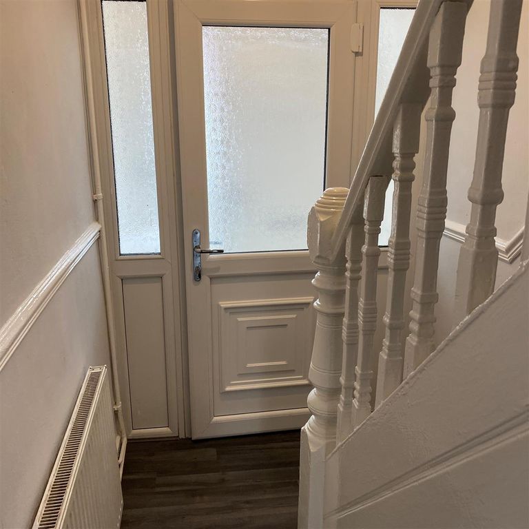 Property photo 2 of 9 Entrance Hall