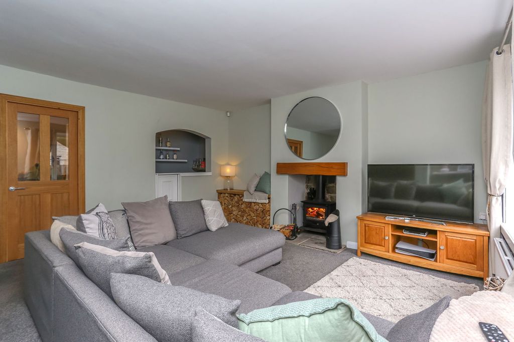 Property photo 2 of 41