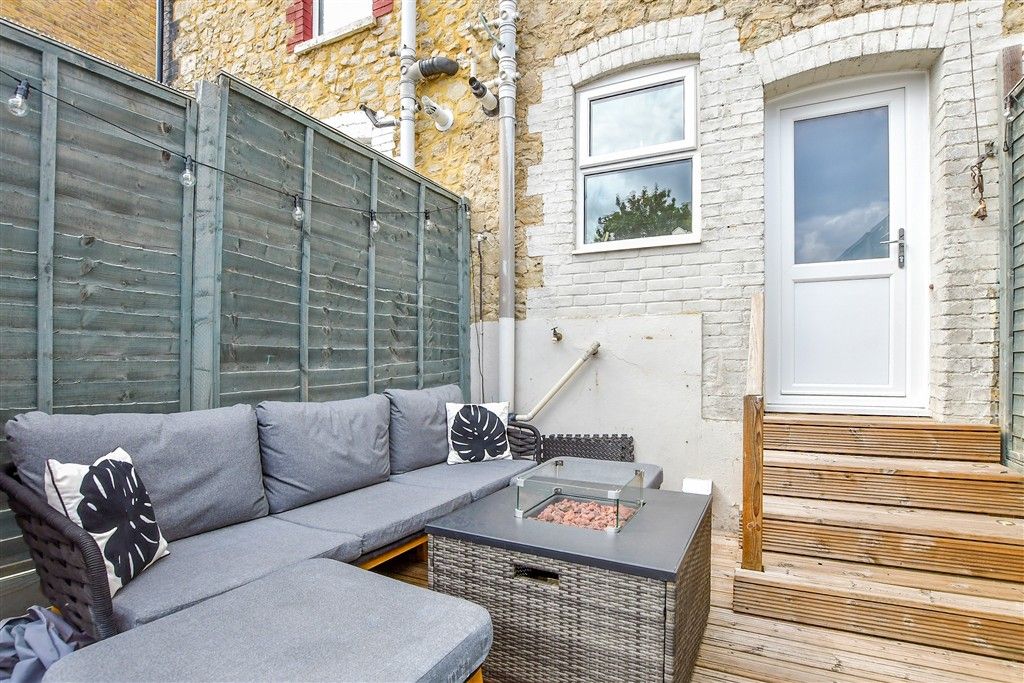 Property photo 1 of 10 Patio / Decking