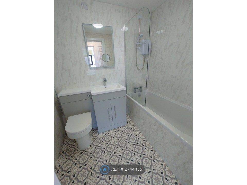 Property photo 1 of 14 Immaculate Bathroom!