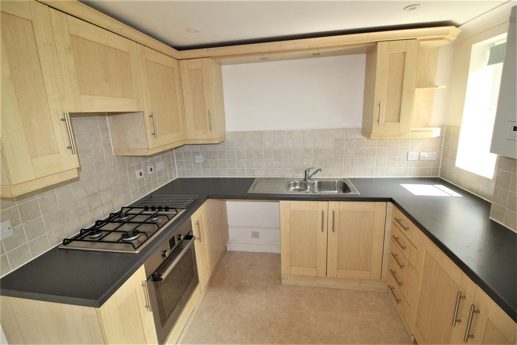 Property photo 2 of 8 Kitchen