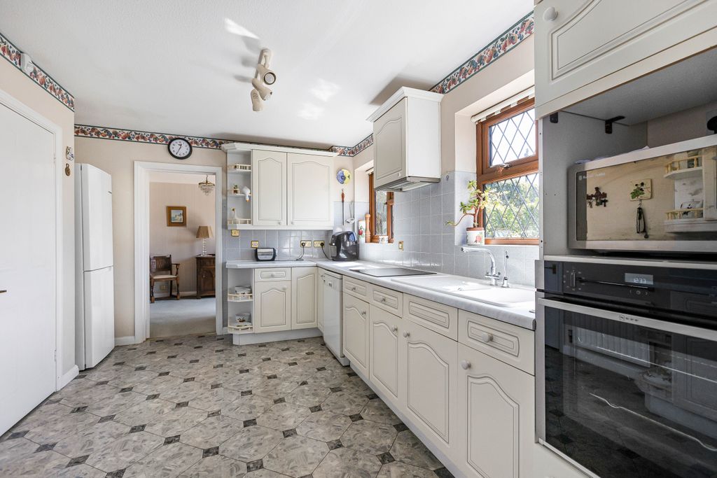 Property photo 3 of 25 Kitchen