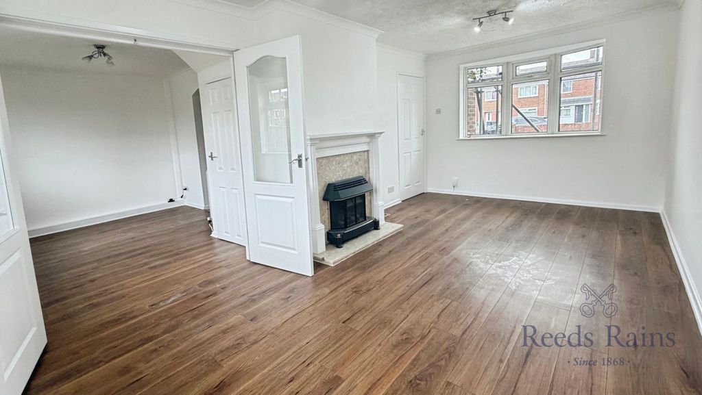 Property photo 2 of 10 Pbox-Img.Jpg