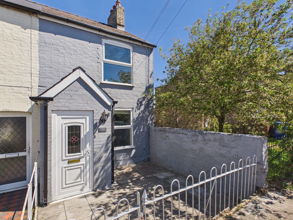 Property photo 1 of 17 Front Of House- Mark Stephens Ewemove Newmarket An