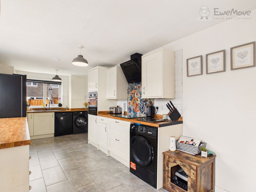 Property photo 3 of 16 Ewemove Tiverton - Lime Kiln Road