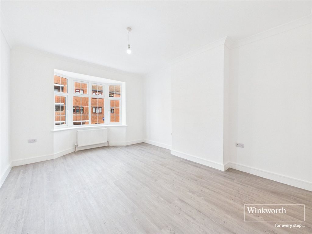 Property photo 1 of 11 Living Room