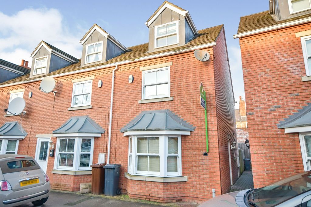 Property photo 1 of 8 Front