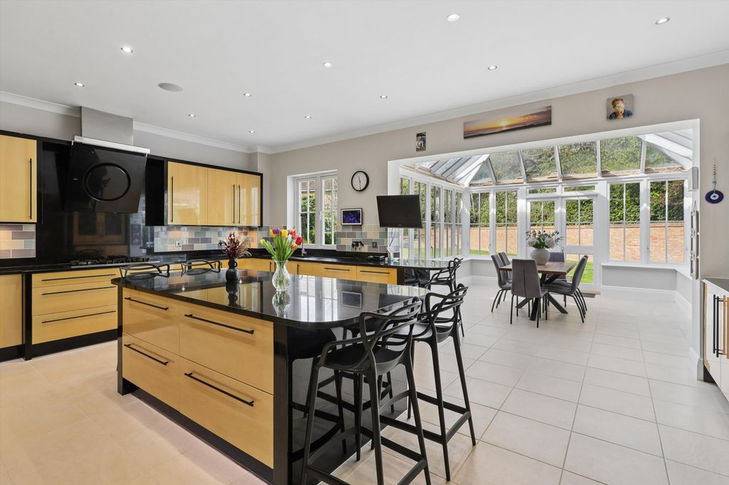 Property photo 3 of 22 Image