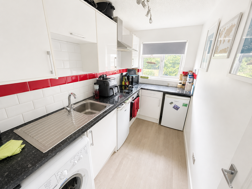 Property photo 3 of 6 Kitchen