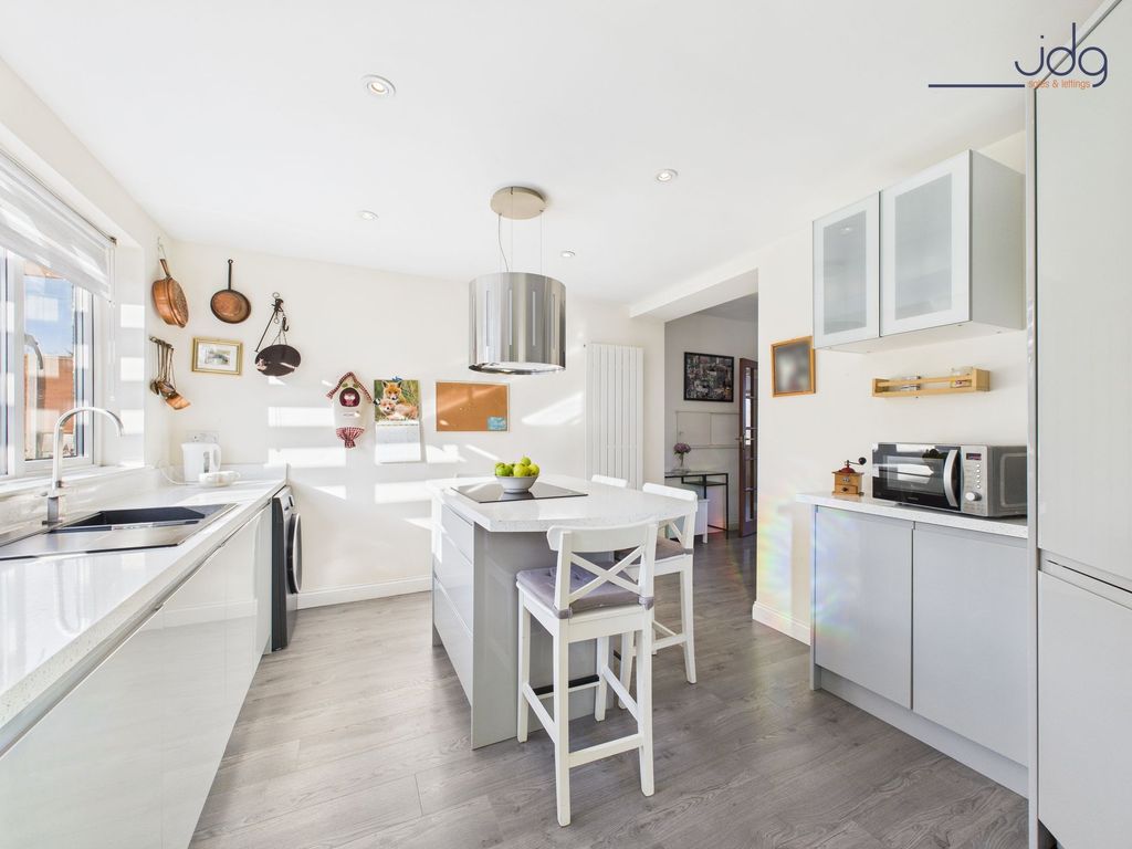 Property photo 2 of 16 Kitchen