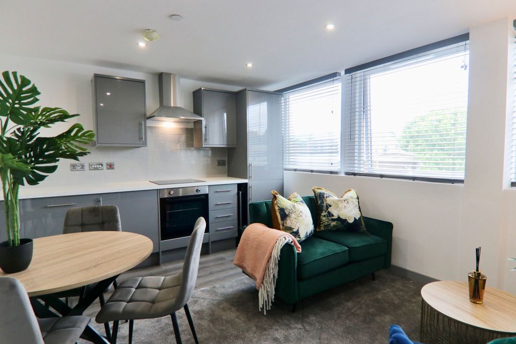 Property photo 1 of 14 Newly Refurbished 1 Bed Apartment - Leeds