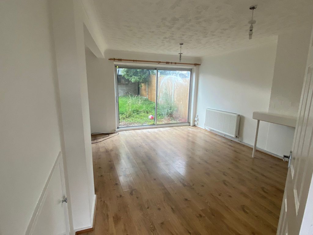Property photo 1 of 6 3 Bed Terraced House To Rent Mistley Side, Basildon Ss16 4Ap
