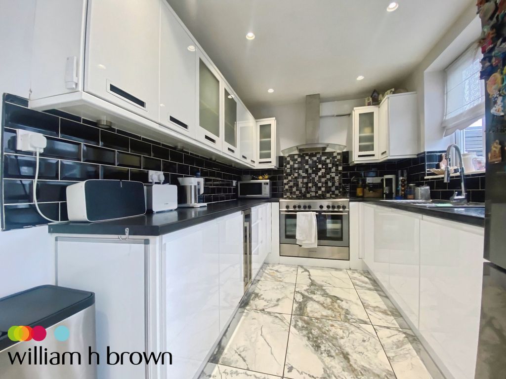 Property photo 3 of 15 Kitchen