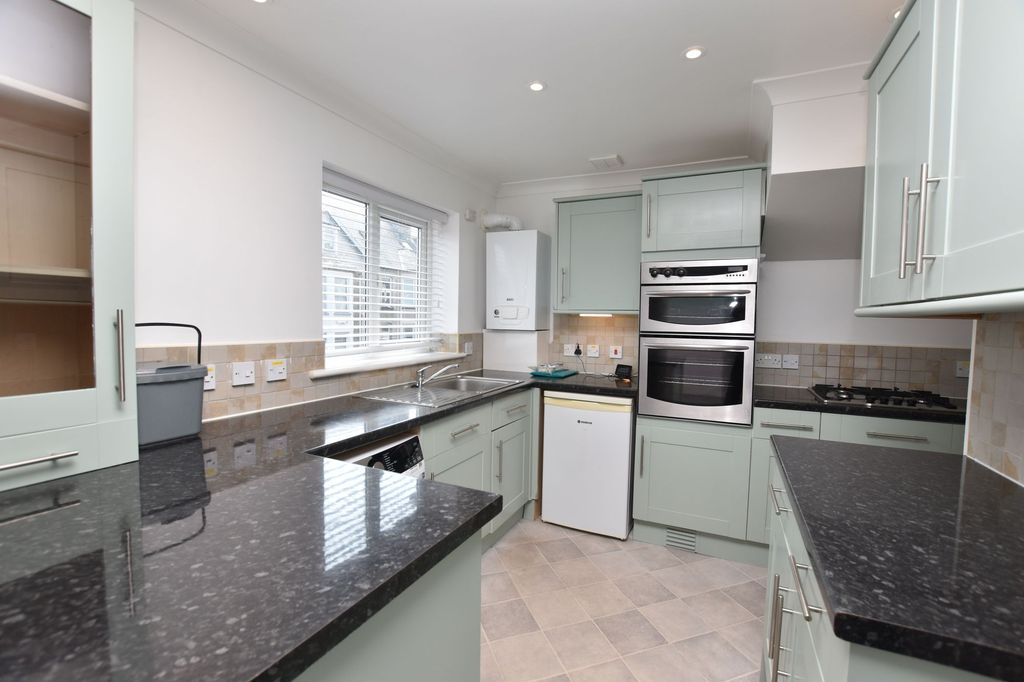 Property photo 2 of 14 Kitchen