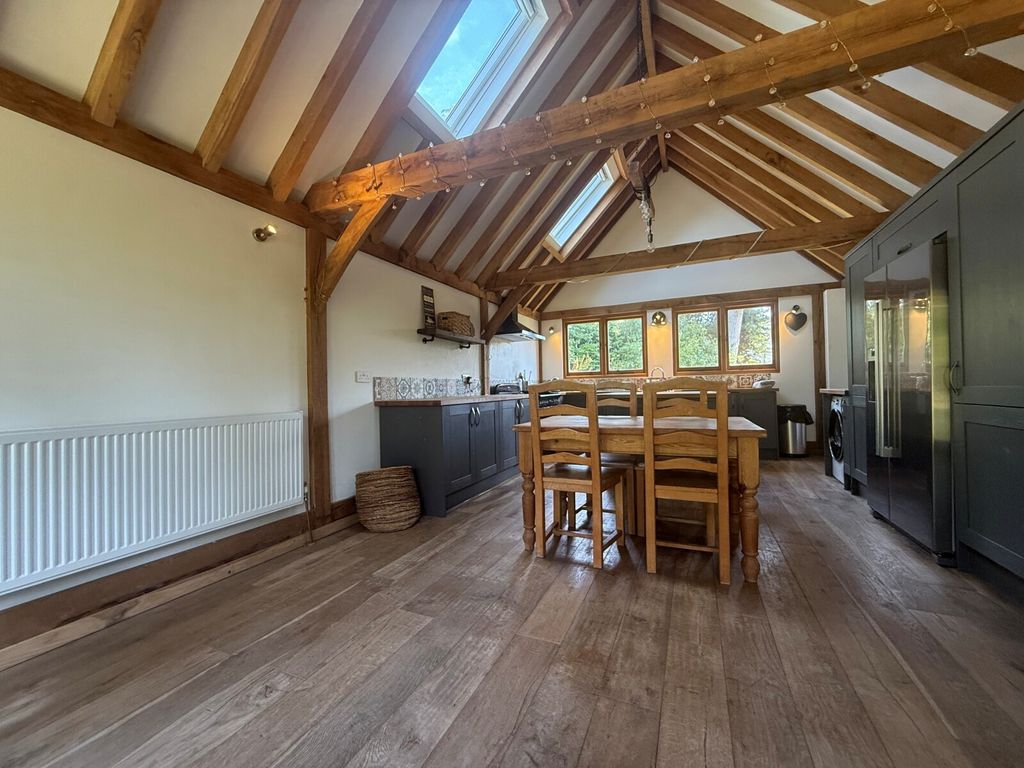 Property photo 2 of 17 Picture No. 16