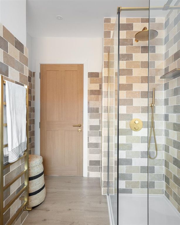 Additional image 26 of 2 bed flat for saleSeaview, Isle Of Wight PO34