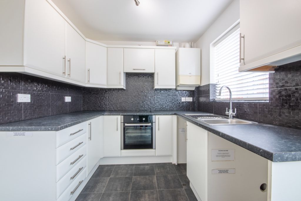 Property photo 2 of 16 Kitchen