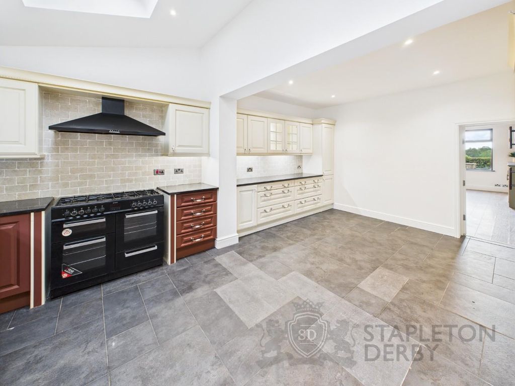 Property photo 3 of 28 Cam04720G0-Pr0097-Still008.Jpg