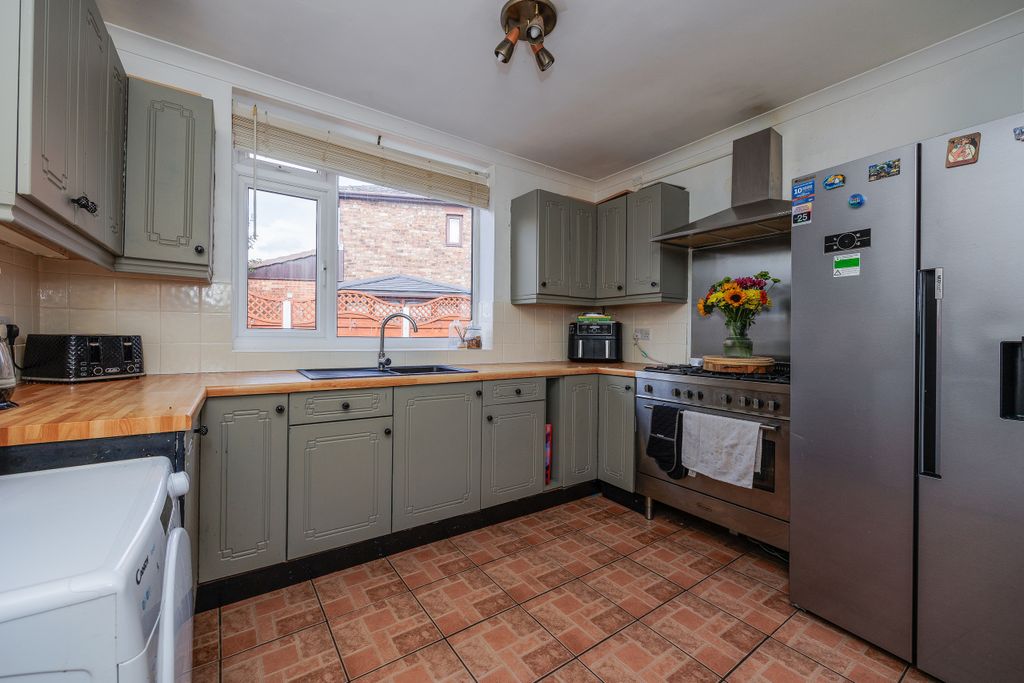 Property photo 3 of 17 Haydock-14