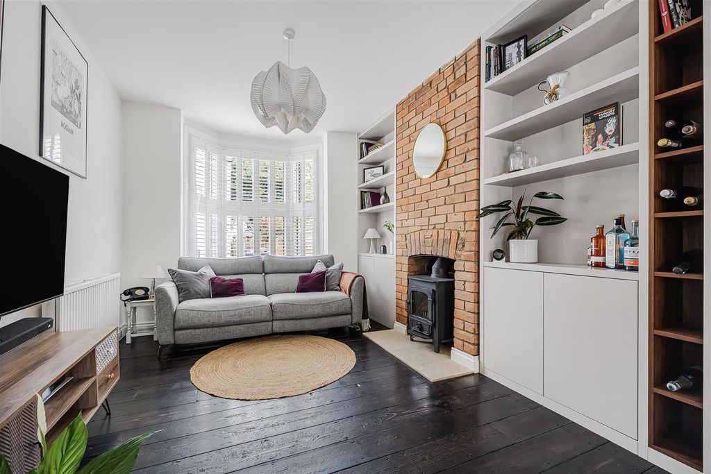 Property photo 2 of 21