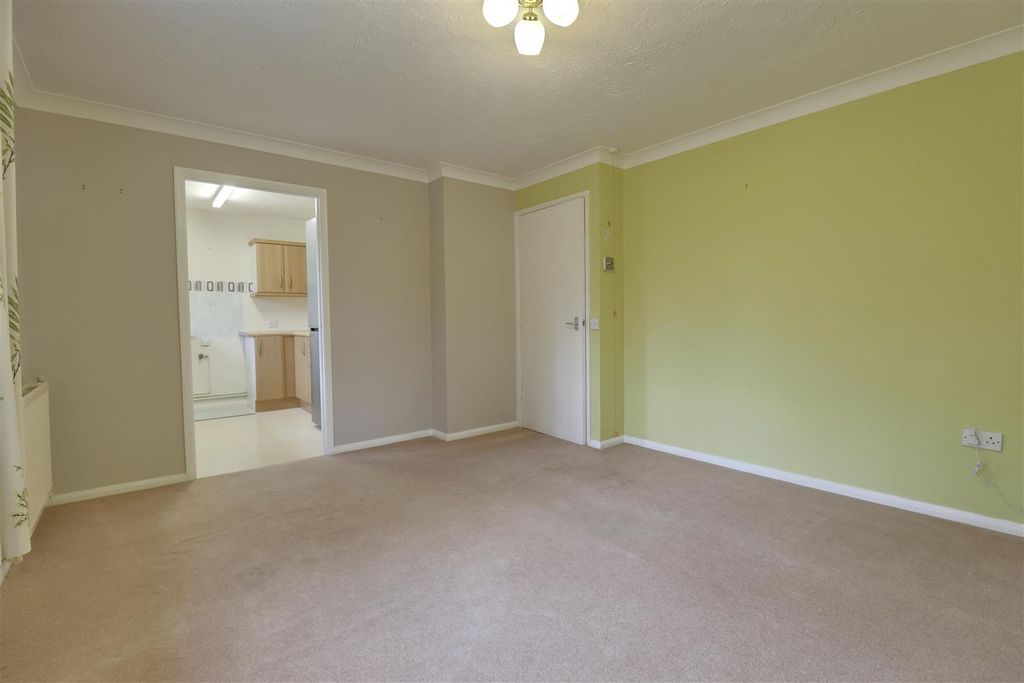 Property photo 3 of 13 04Ad2F57-C372-4C1C-Bccf-Fee6492277Bd_1_201_A.Jpeg
