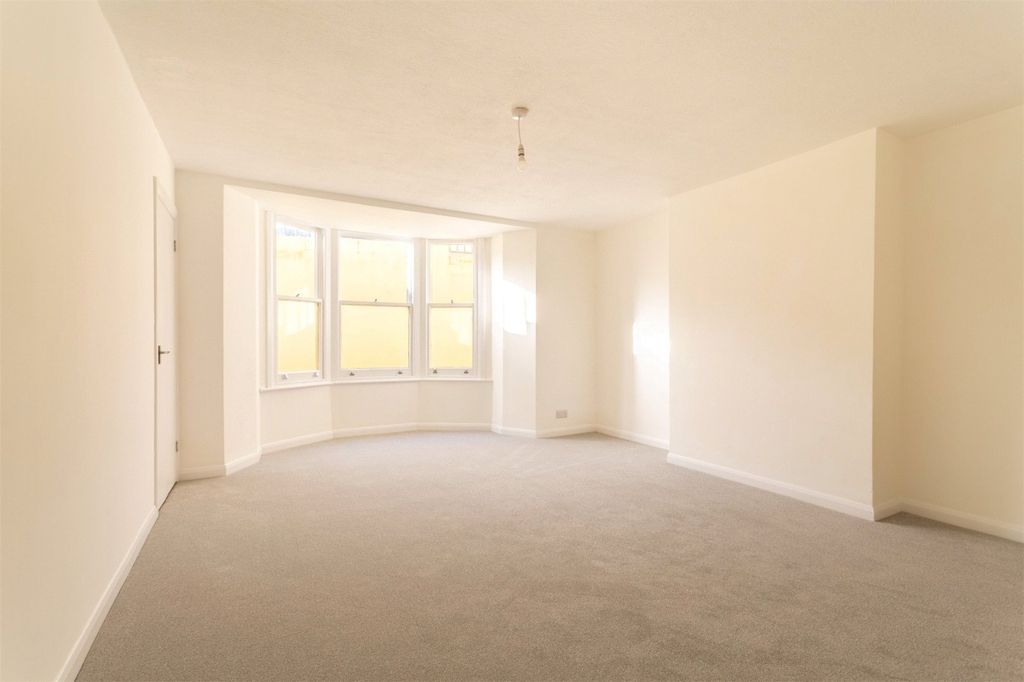 Property photo 2 of 23 Picture No. 06