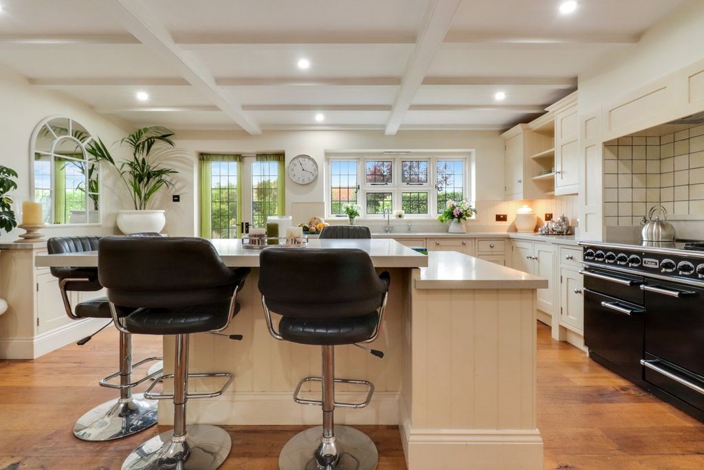 Property photo 3 of 33