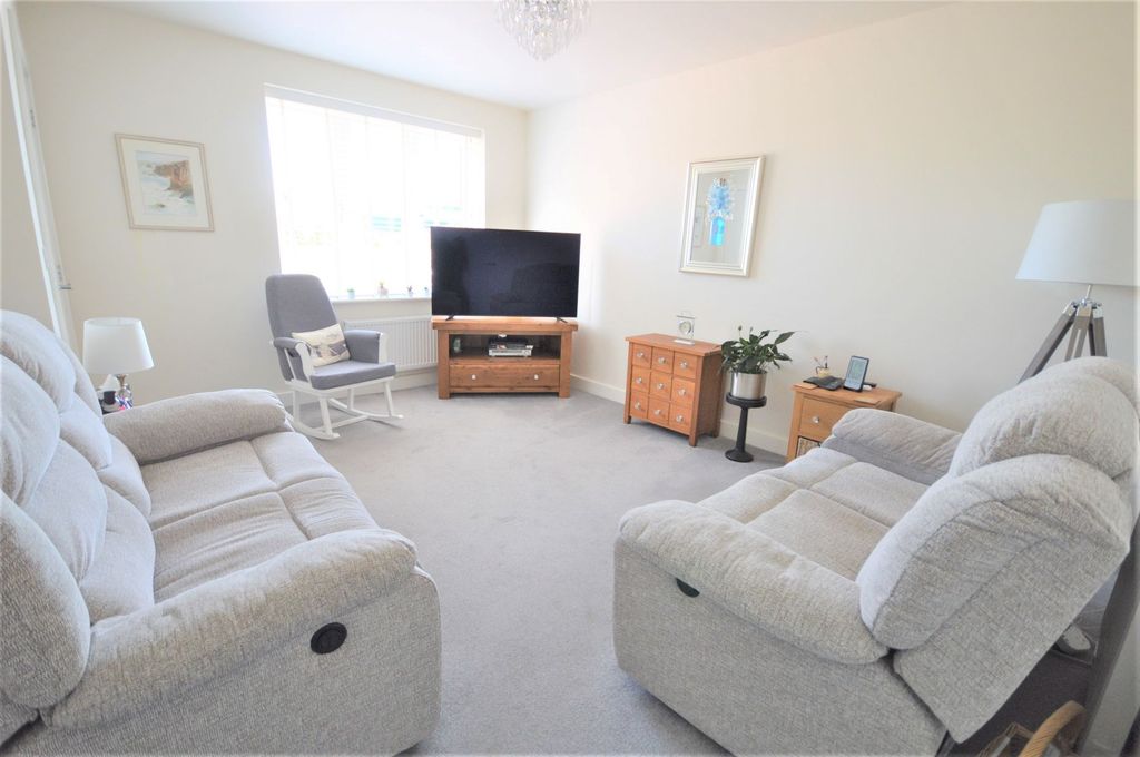 Property photo 3 of 13 Sitting Room