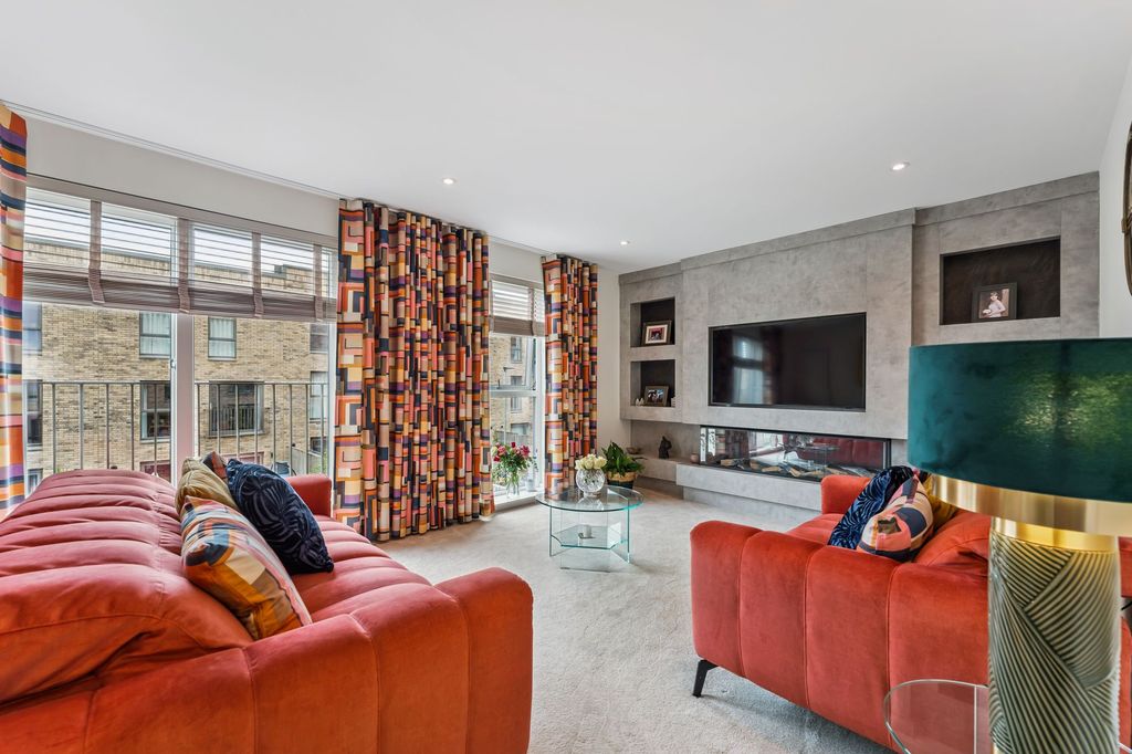 Property photo 2 of 35