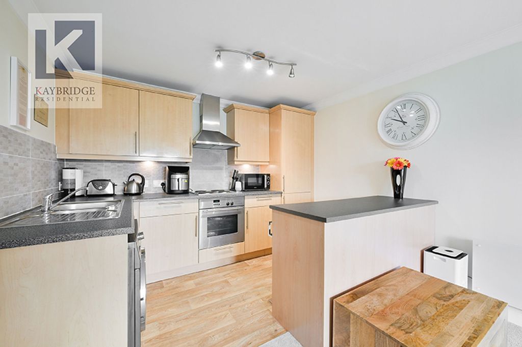 Property photo 2 of 16 Gainsborough Court