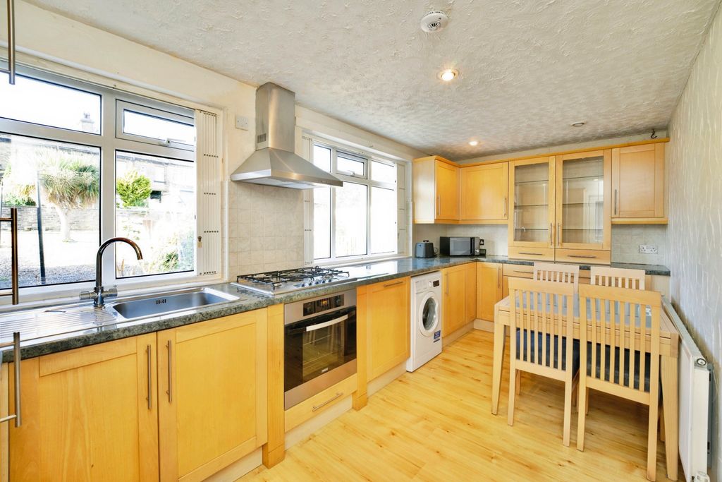 Property photo 3 of 23