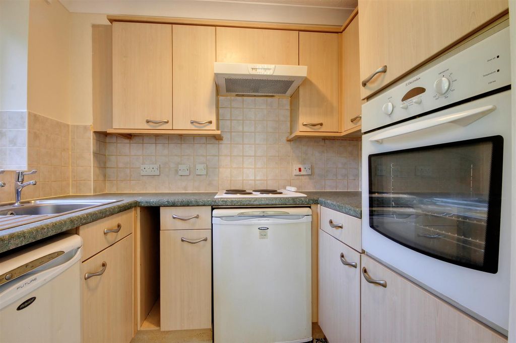 Property photo 2 of 12