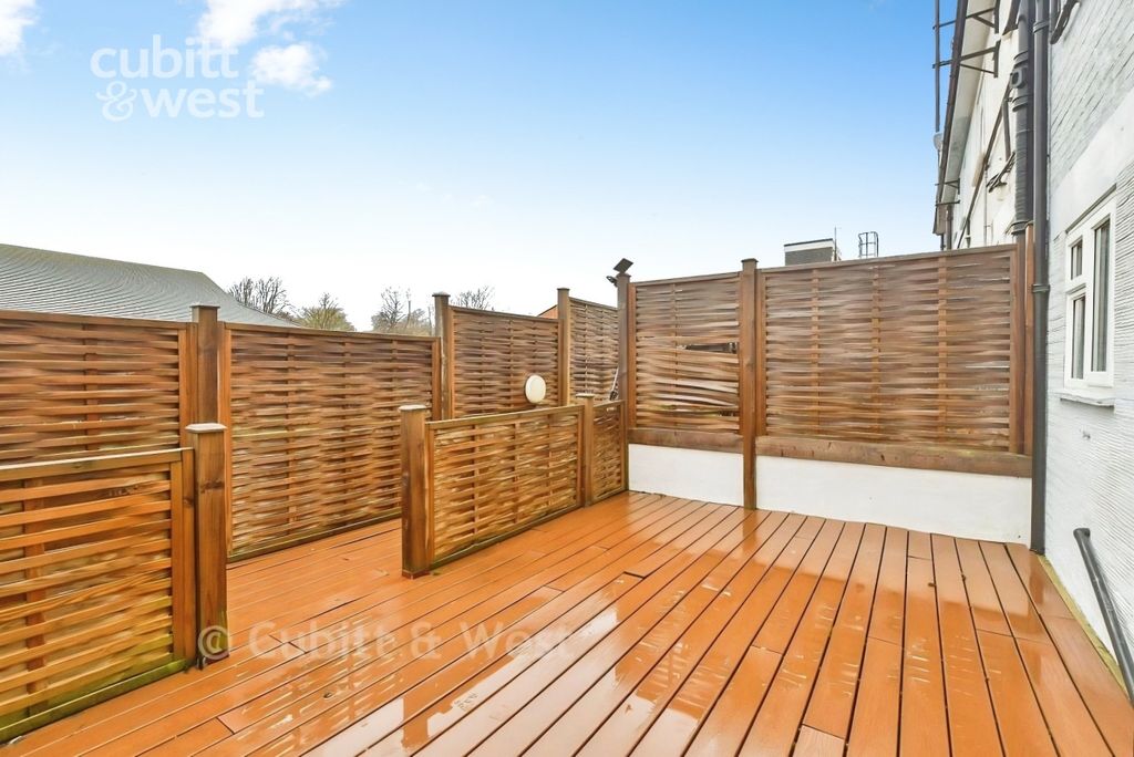 Property photo 2 of 8 Terrace