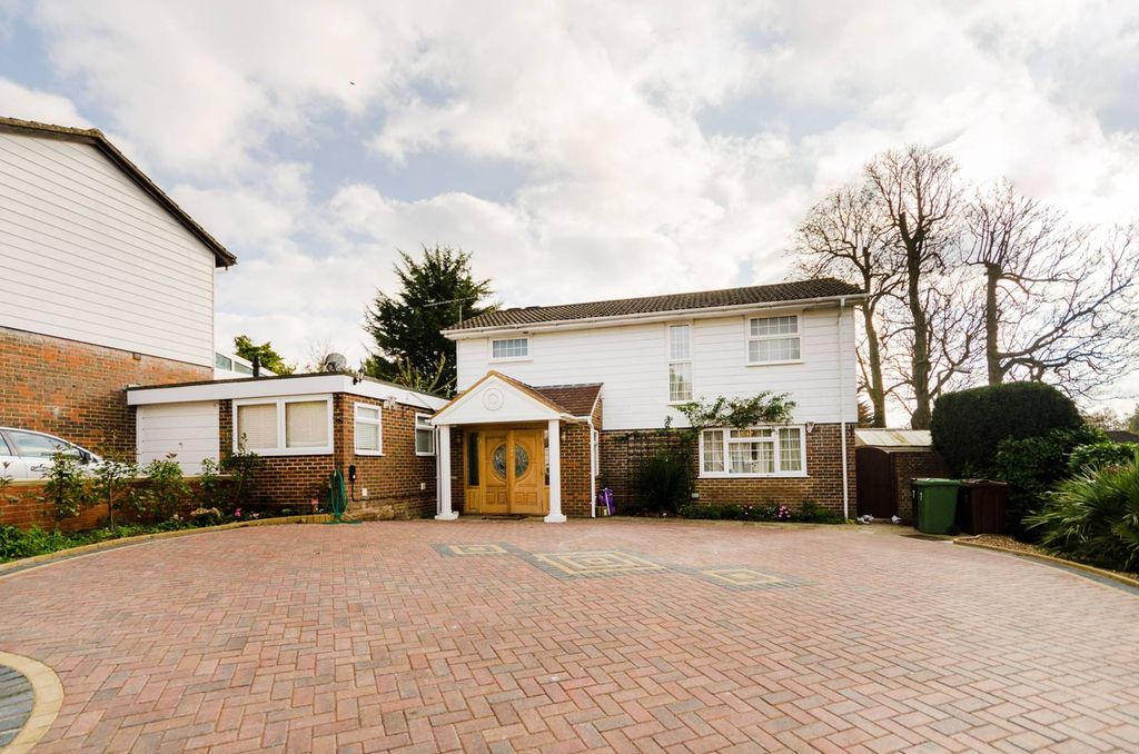 Property photo 2 of 31