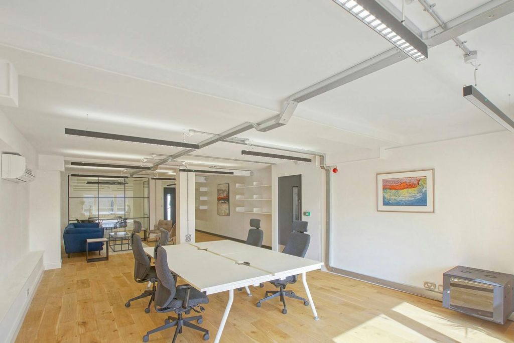 Property photo 3 of 6 Office Overview