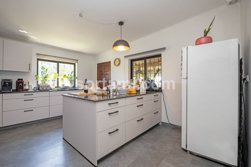 Property photo 3 of 57