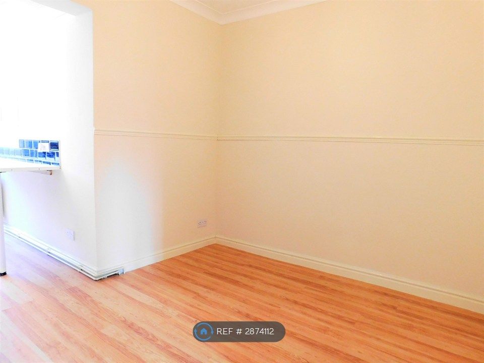 Property photo 3 of 9 Dining Room