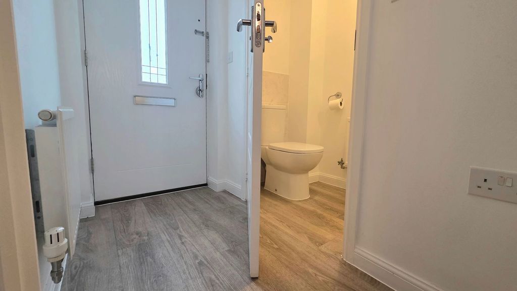 Property photo 2 of 21