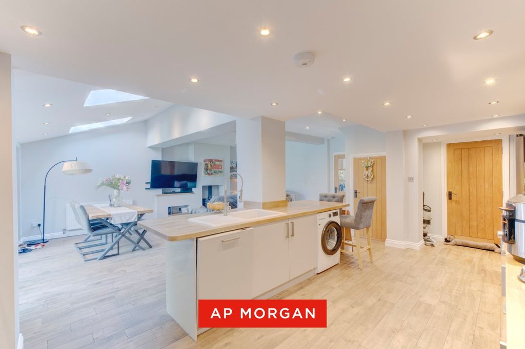 Property photo 2 of 22 Picture No. 04