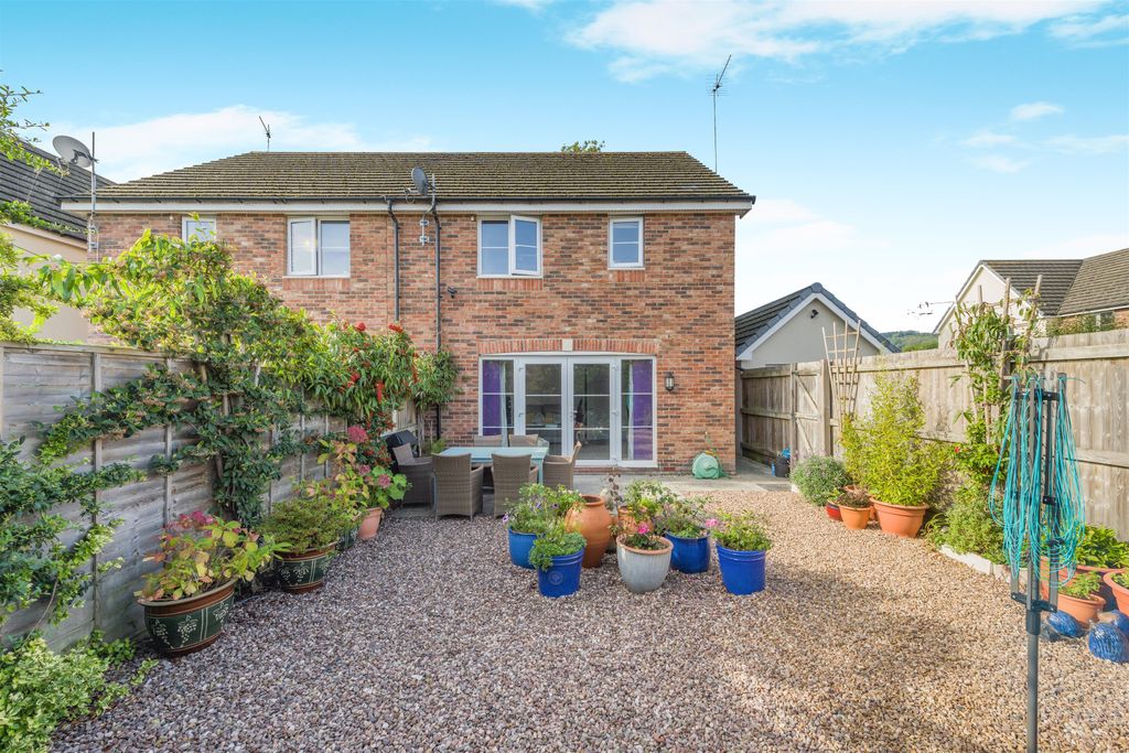 Property photo 1 of 23