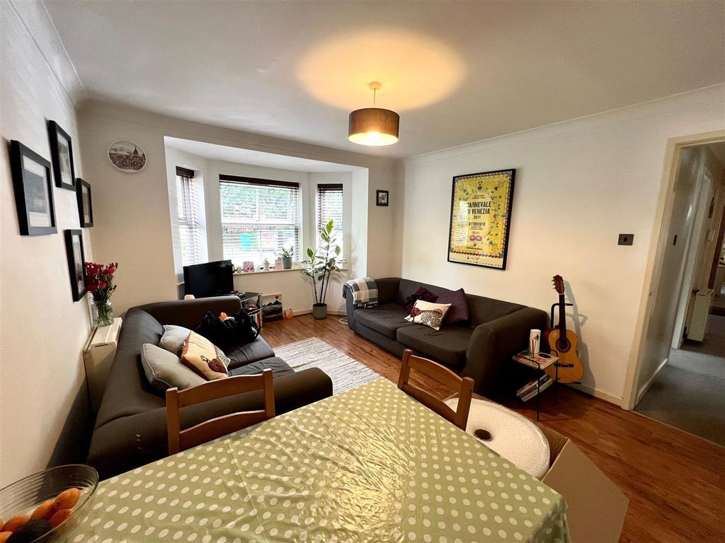 Property photo 2 of 10 Lounge