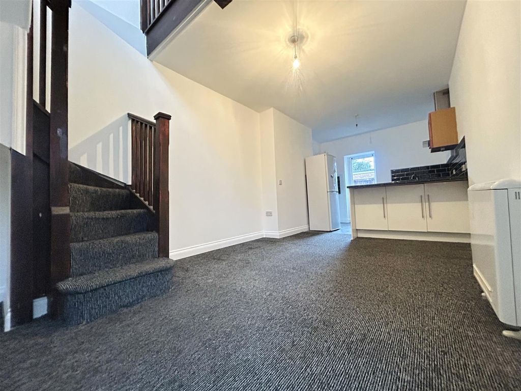 Property photo 2 of 9 Lounge Kitchenette