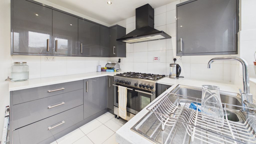 Property photo 3 of 22 3852365