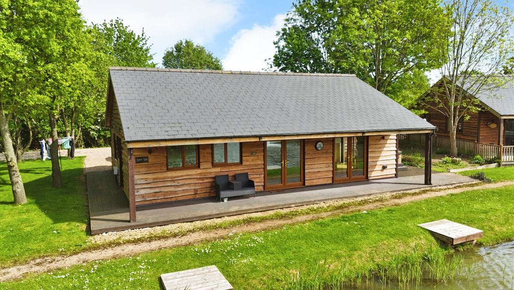 Property photo 1 of 27 4203860