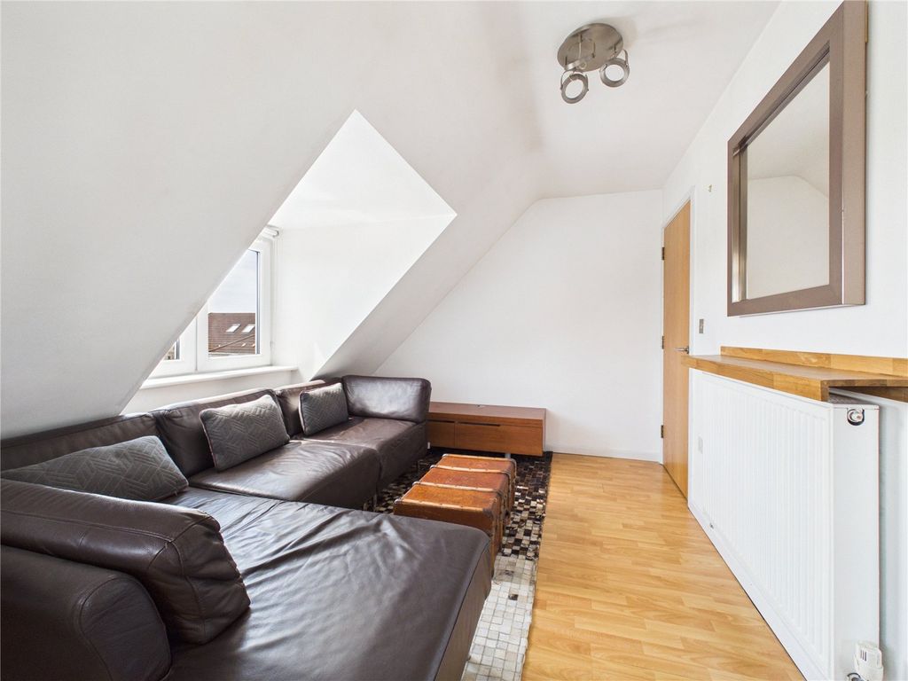 Property photo 3 of 18 Picture No. 06